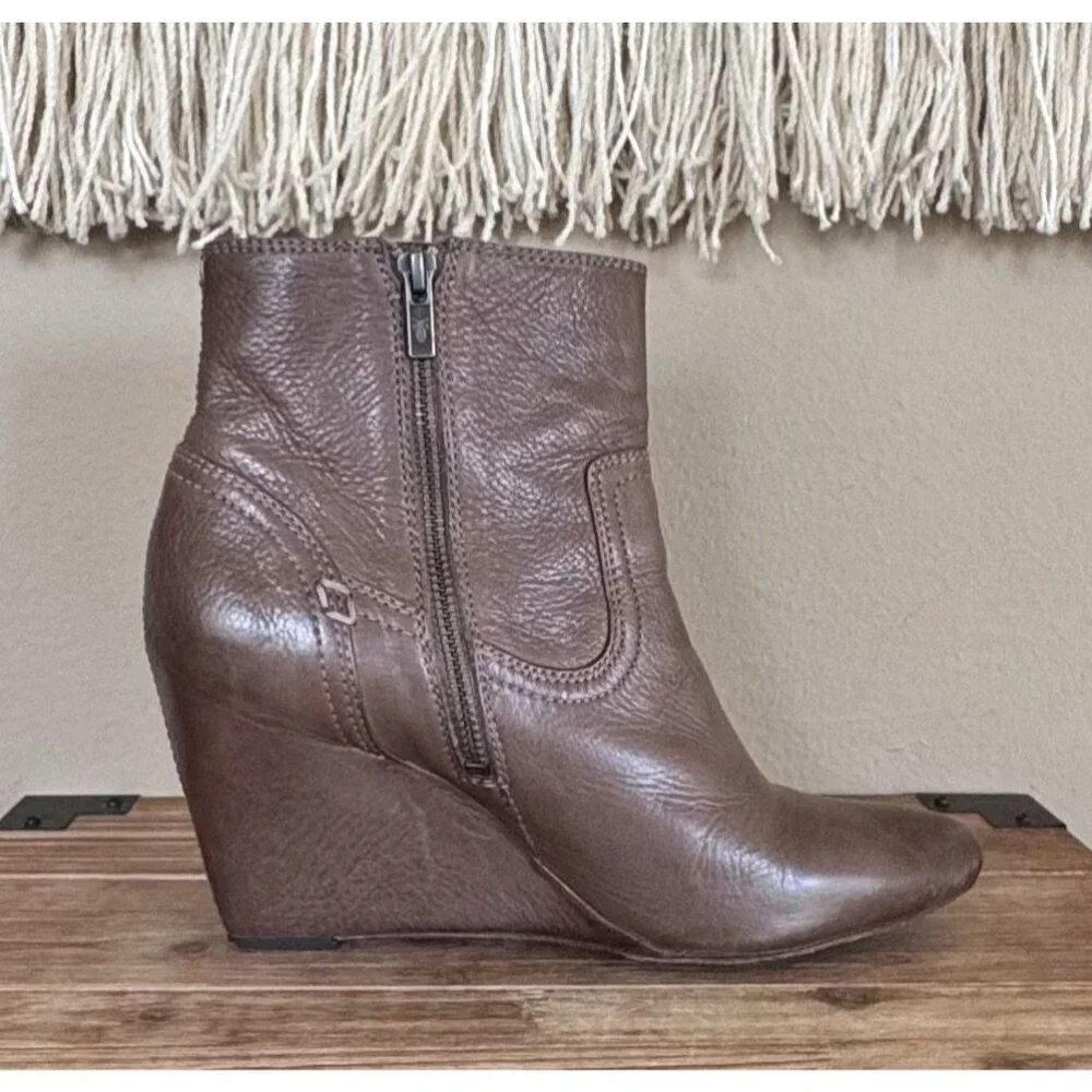 Frye Reina Taupe Gray Genuine Leather Covered Wedge Heel Short Ankle Boot Size 9